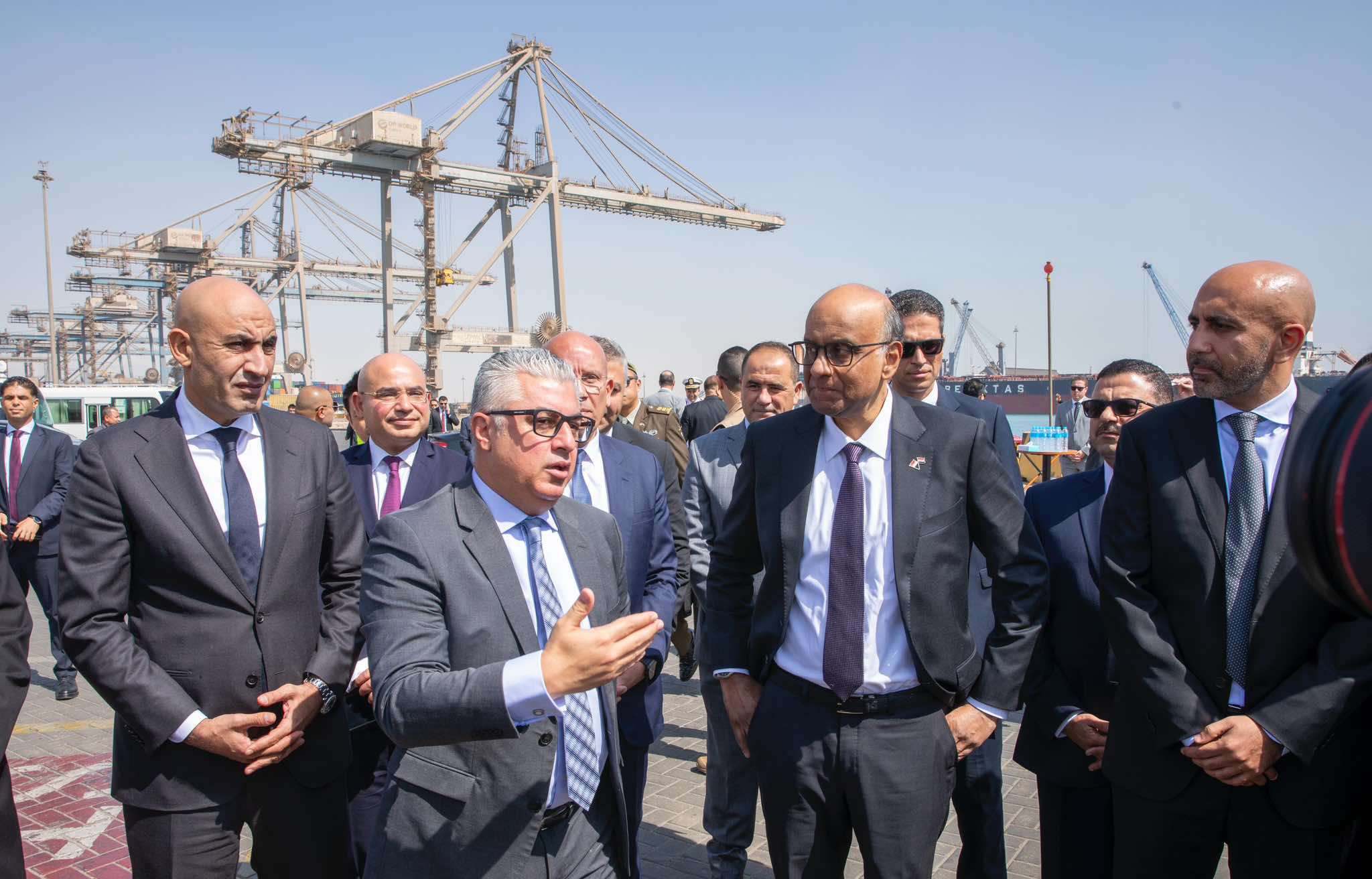 سنغافورة تبحث تعزيز التعاون مع المنطقة الاقتصادية لقناة السويس