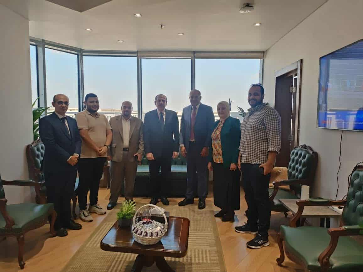 نائب وزير الصحة يكرم الفريق الطبي بحدائق القبة