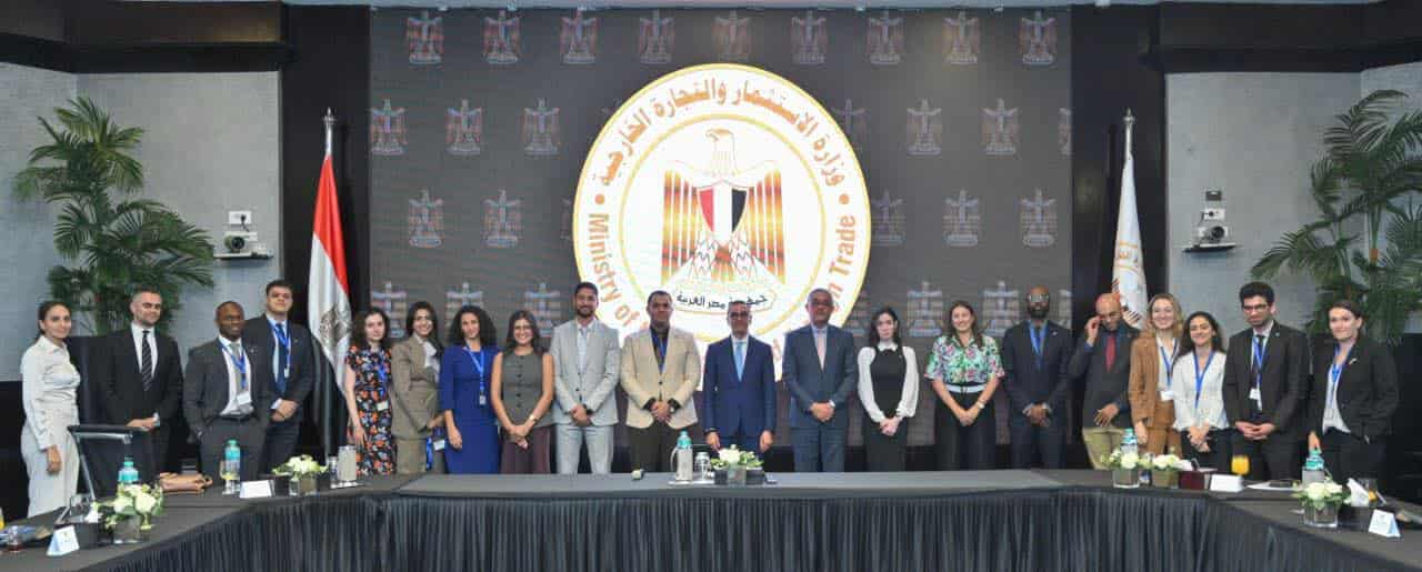 وزير الاستثمار يبحث مع وفد مؤسسة شفيق جبر تعزيز التعاون الثقافي والاقتصادي