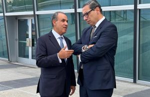 وزير الخارجية يلتقي مع نظيره القبرصي