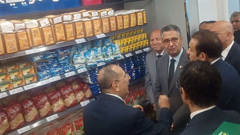 وزير التموين يفتتح أول 3 منافذ سلعية ضمن أكبر سلسلة تجارية حكومية