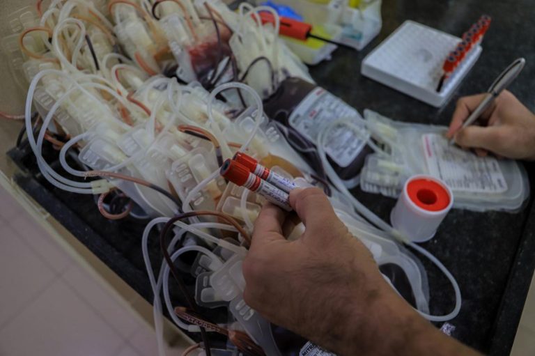 صحة غزة: بنوك الدم مهددة بالتوقف الكامل