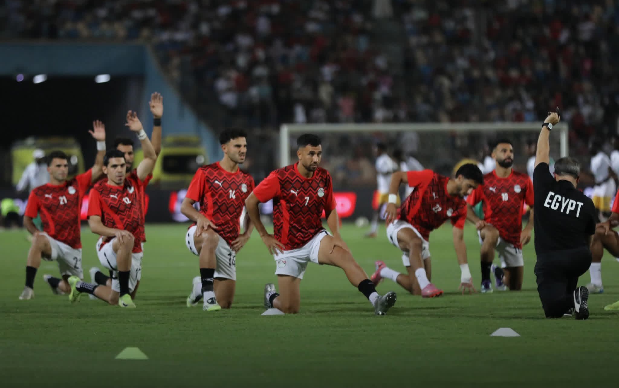 منتخب مصر ينهي الشوط الأول بهدفي صلاح ومرموش