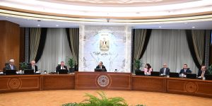 مدبولي وأوفيرتشوك يبحثان إقامة منطقة صناعية روسية