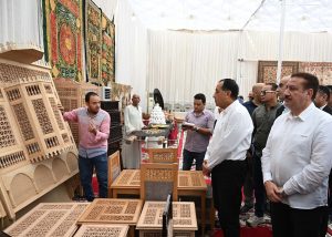 مدبولي يزور معرض الحرف اليدوية في أشمون