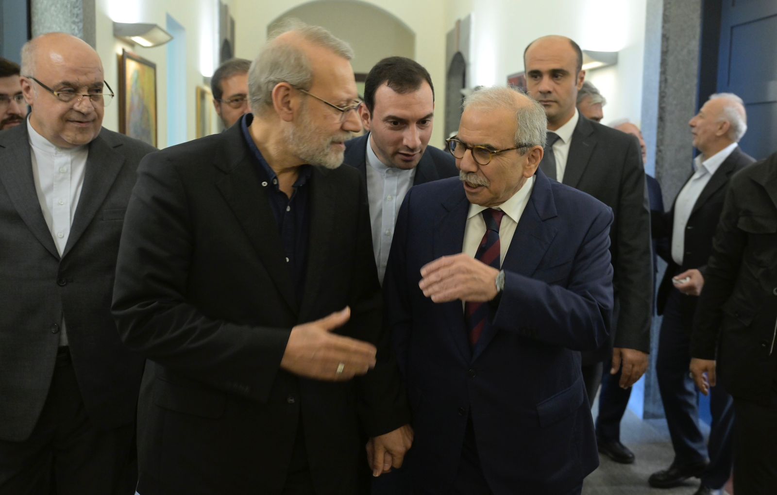 رئيس وزراء لبنان: احترام السيادة أساس العلاقات مع إيران