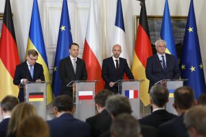 فرنسا وألمانيا وبولندا تجدد دعم أوكرانيا وتعلن عقوبات على روسيا