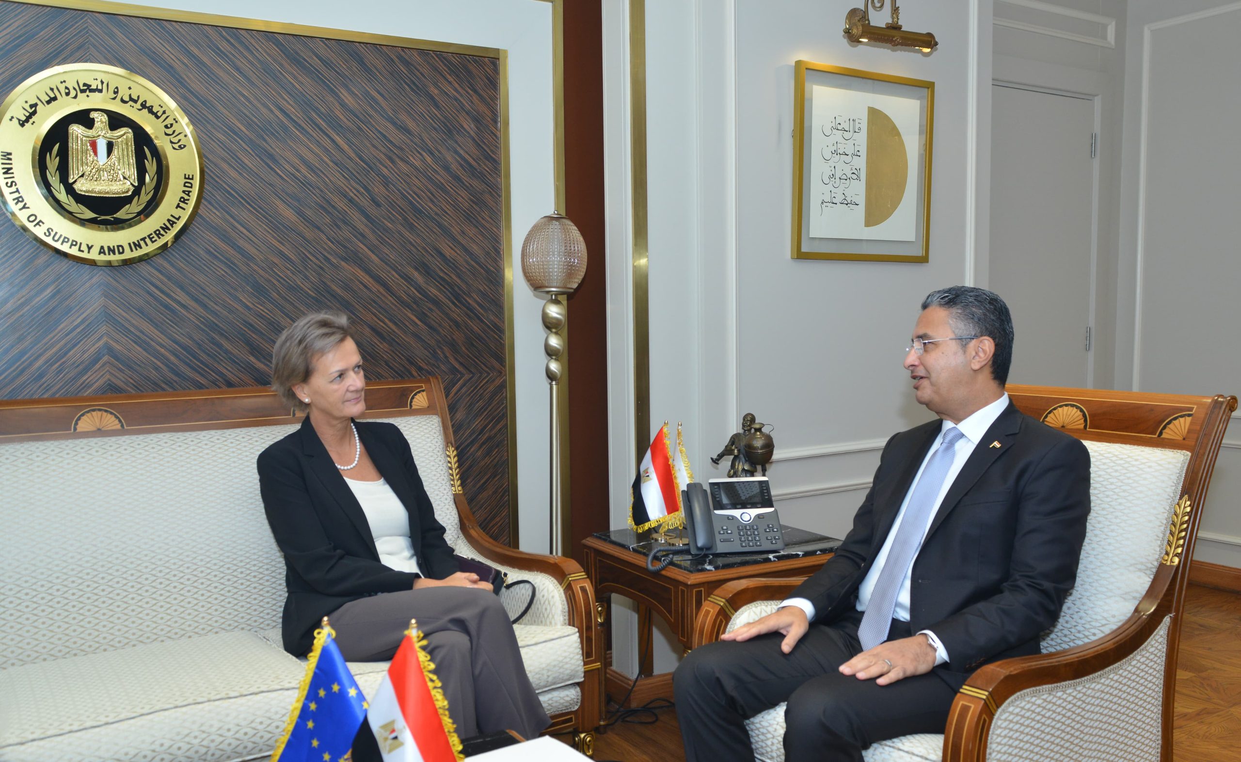 وزير التموين يبحث مع سفيرة الاتحاد الأوروبي بالقاهرة تعزيز التعاون في مجالات الأمن الغذائي