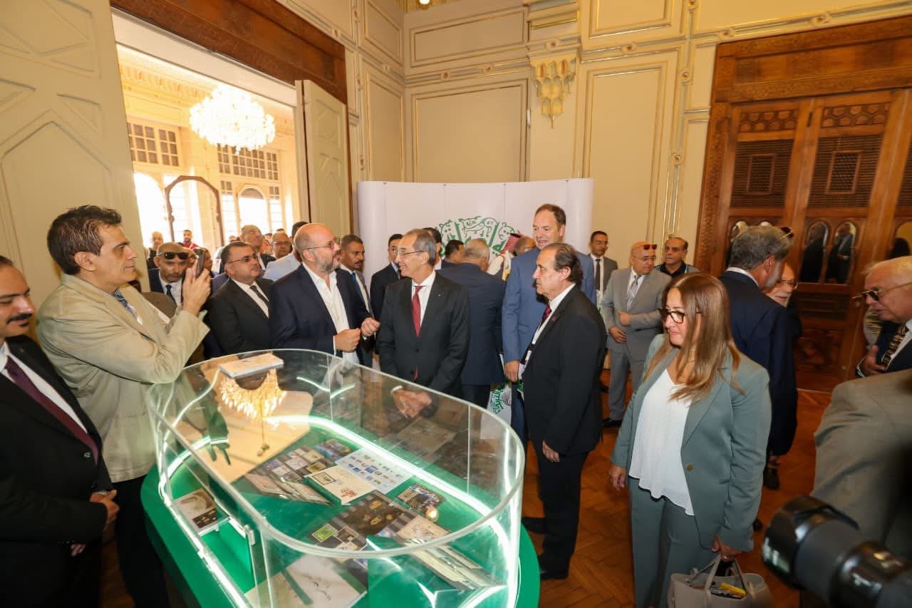وزير الاتصالات يفتتح معرض للطوابع البريدية والتاريخ البريدى بمركز إبداع مصر الرقمية