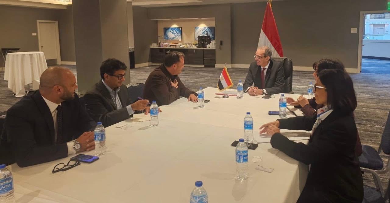 وزير الاتصالات يناقش مع مسؤولى شركات أمريكية زيادة استثماراتها فى مصر