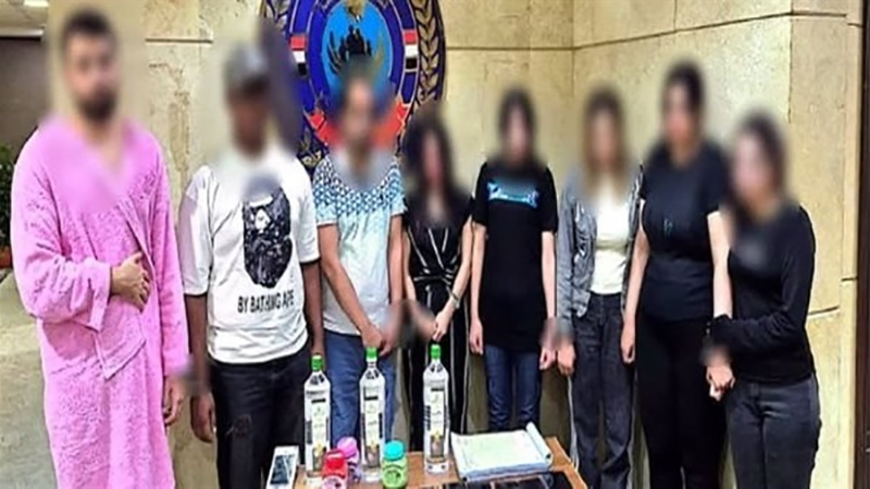 ضبط 5 سيدات و3 رجال داخل نادٍ صحي لممارسة أعمال منافية للآداب بالتجمع