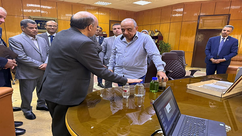 وزير الكهرباء يتابع مستجدات تنفيذ مشروعات توطين صناعة بطاريات أيون الليثيوم والخلايا الكهروضوئية