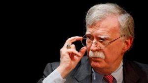 العثور على وثائق سرية في مكتب “بولتون” يثير جدلاً واسعًا في واشنطن