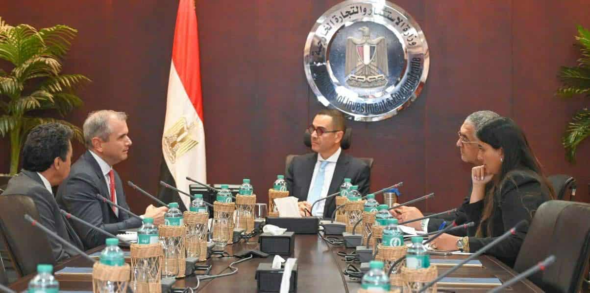 وزير الاستثمار يبحث مع مؤسس “الكازار للطاقة” تعزيز التعاون في مشروعات الطاقة المتجددة 