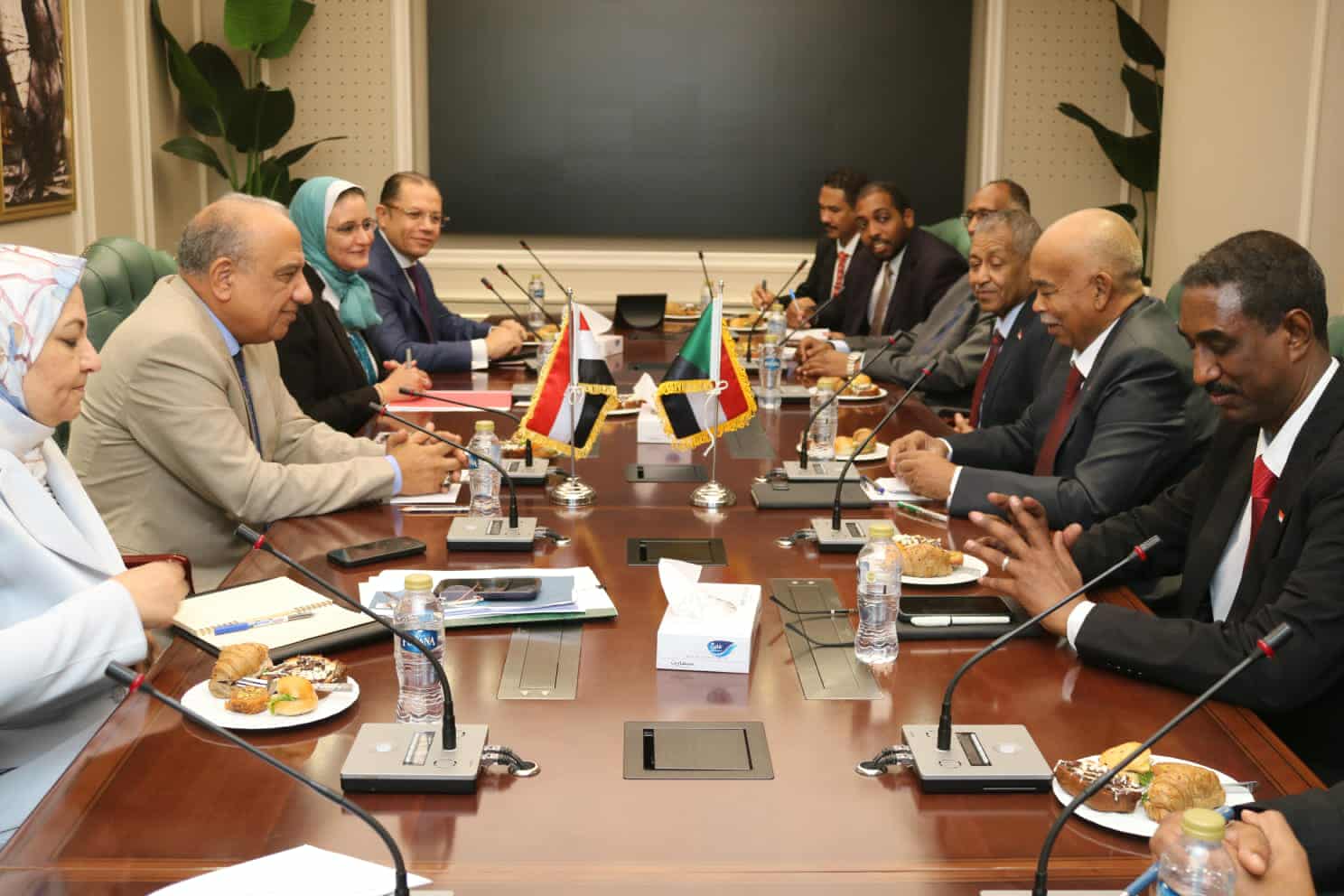 وزير الكهرباء يستقبل نظيره السوداني لبحث سبل دعم وتعزيز الشراكة والتعاون فى المجالات المشتركة