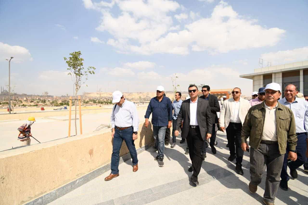 وزير الإسكان يتفقد مكونات مشروع حدائق “تلال الفسطاط” بمنطقة مصر القديمة بالقاهرة