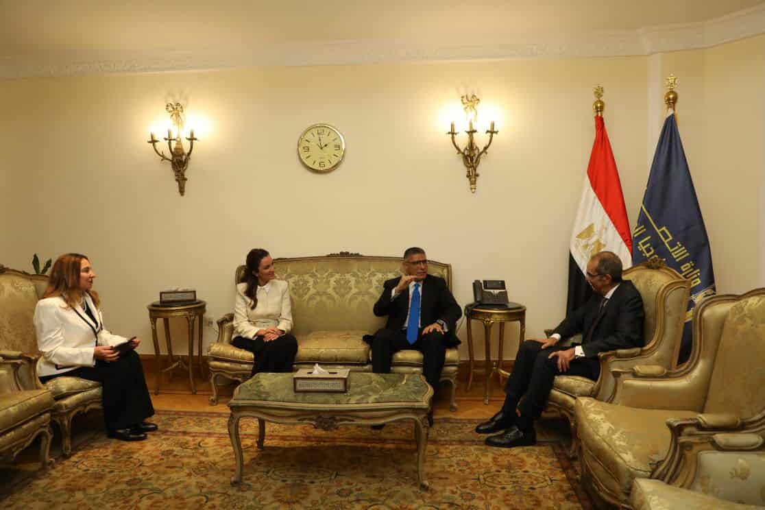 وزير الاتصالات ومحافظ الجيزة يشهدان توقيع مذكرة تفاهم لتنفيذ مشروعات التطوير المؤسسى الرقمى