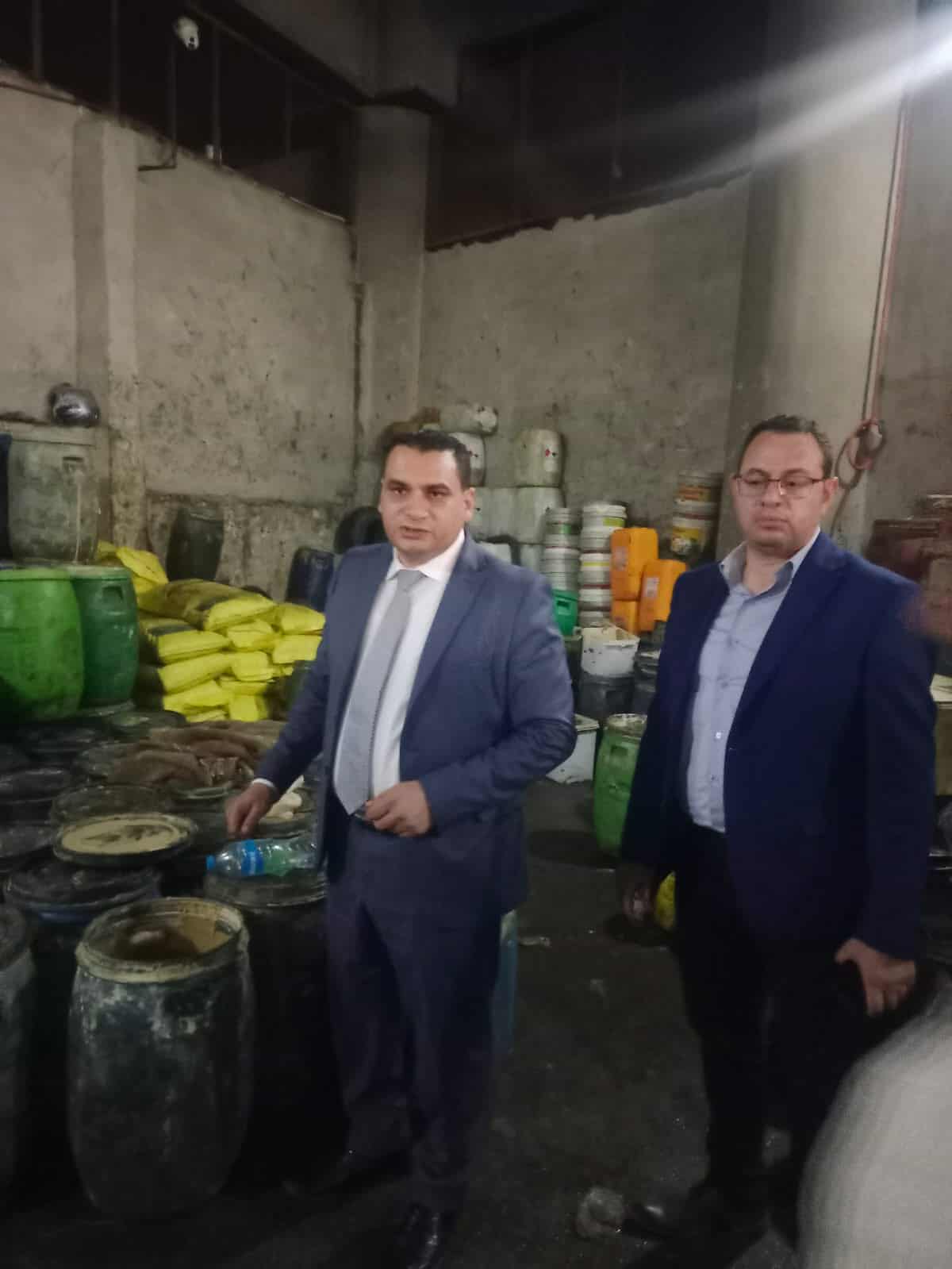 إغلاق منشأة غير مرخّصة لإعادة تعبئة الزيوت ضبط 8 أطنان منتجات غذائية فاسدة بالجيزة