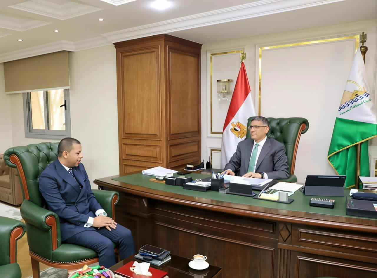 محافظ الجيزة يستقبل مدير مديرية العمل الجديد