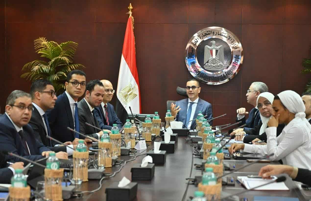 وزير الاستثمار يبحث خطط رفع موقع مصر على مؤشر التعقيد الاقتصادي
