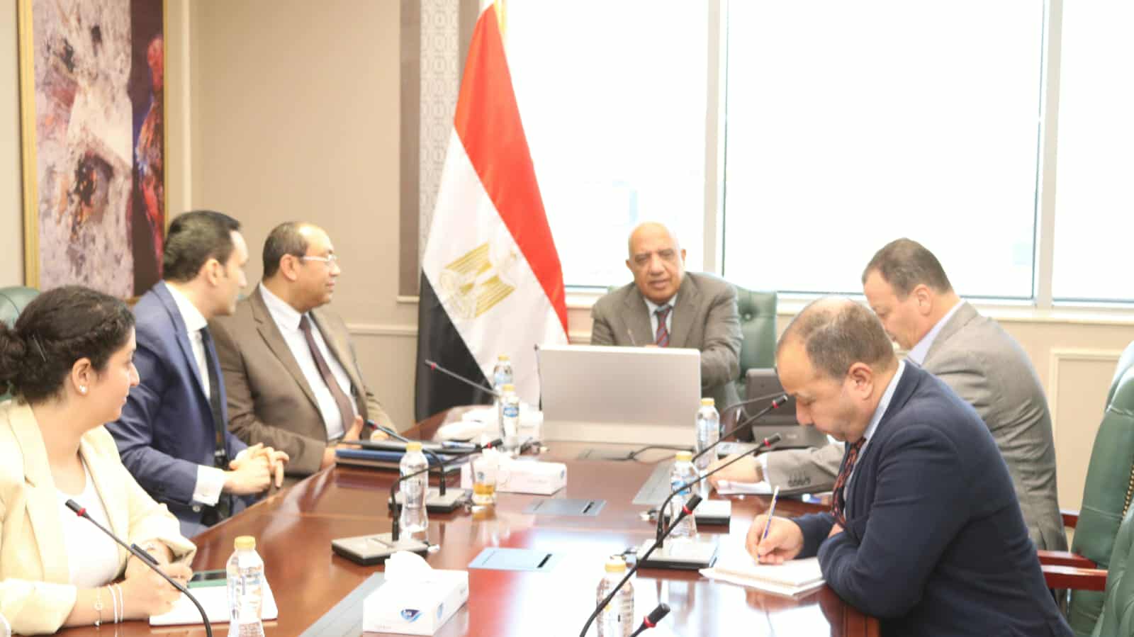 وزير الكهرباء يبحث مع “سكاتك” النرويجية توطين صناعة البطاريات وجذب استثمارات جديدة