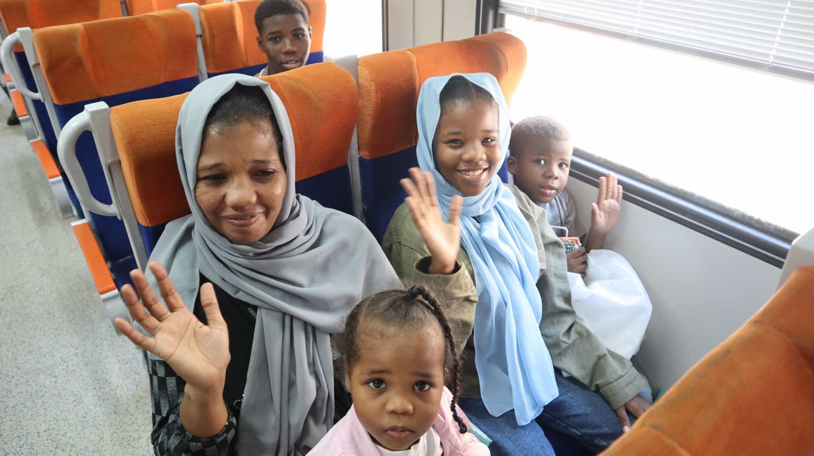 مصر تواصل تسيير رحلات العودة الطوعية للسودانيين عبر السكك الحديدية