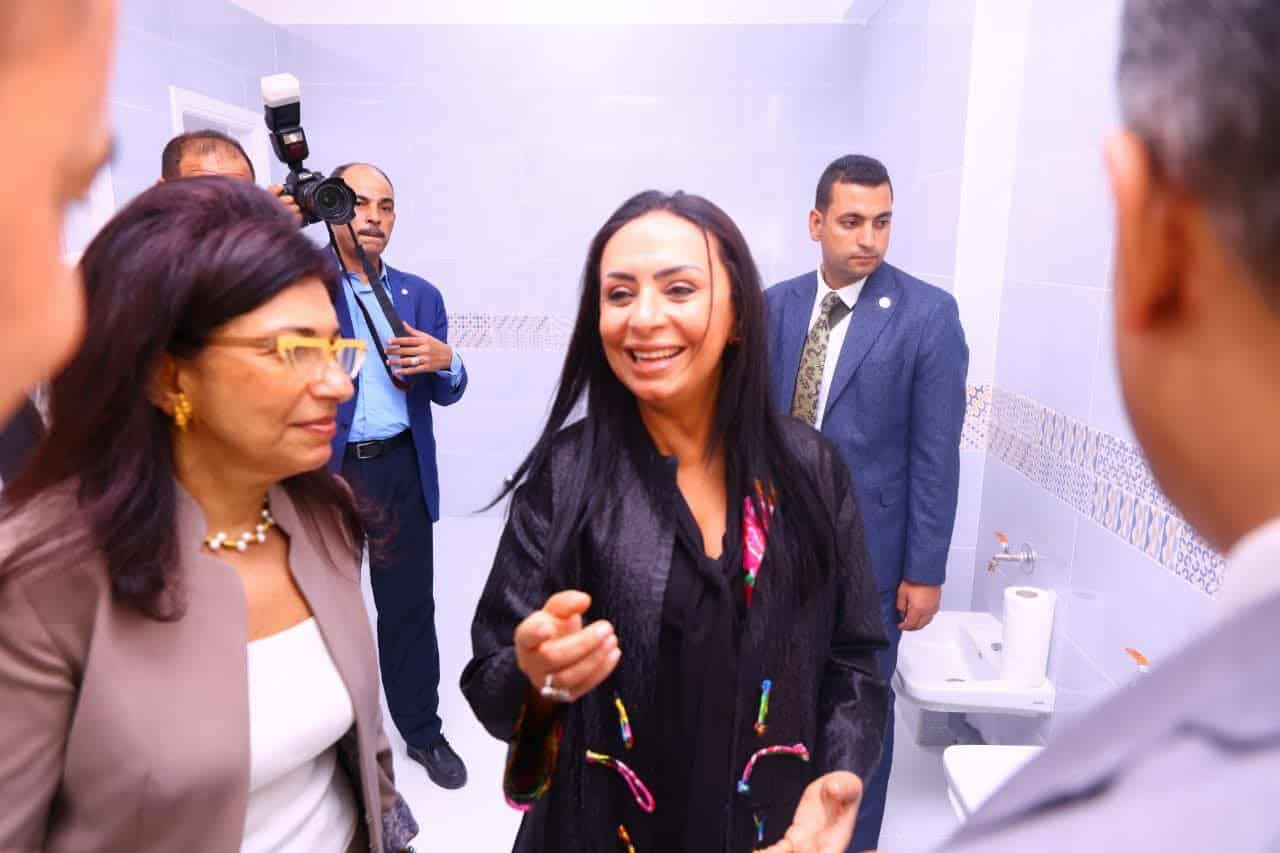 وزيرة التضامن ومحافظ الشرقية يفتتحان منطقة رياض الأطفال بمدرسة السيدة عائشة بالعاشر من رمضان