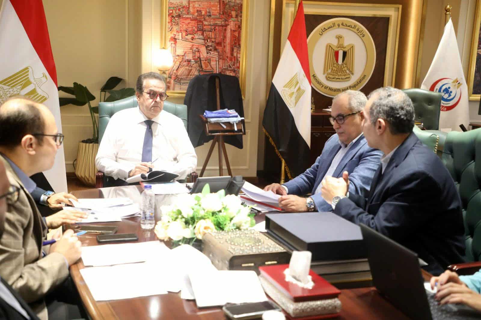 وزير الصحة يتابع منظومة نفقة الدولة ومشروع إنهاء قوائم الانتظار بالجراحات الحرجة