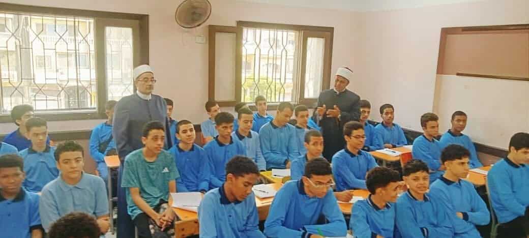 محافظ الجيزة يتفقد انتظام الدراسة بالمعاهد الأزهرية ذات الفترتين