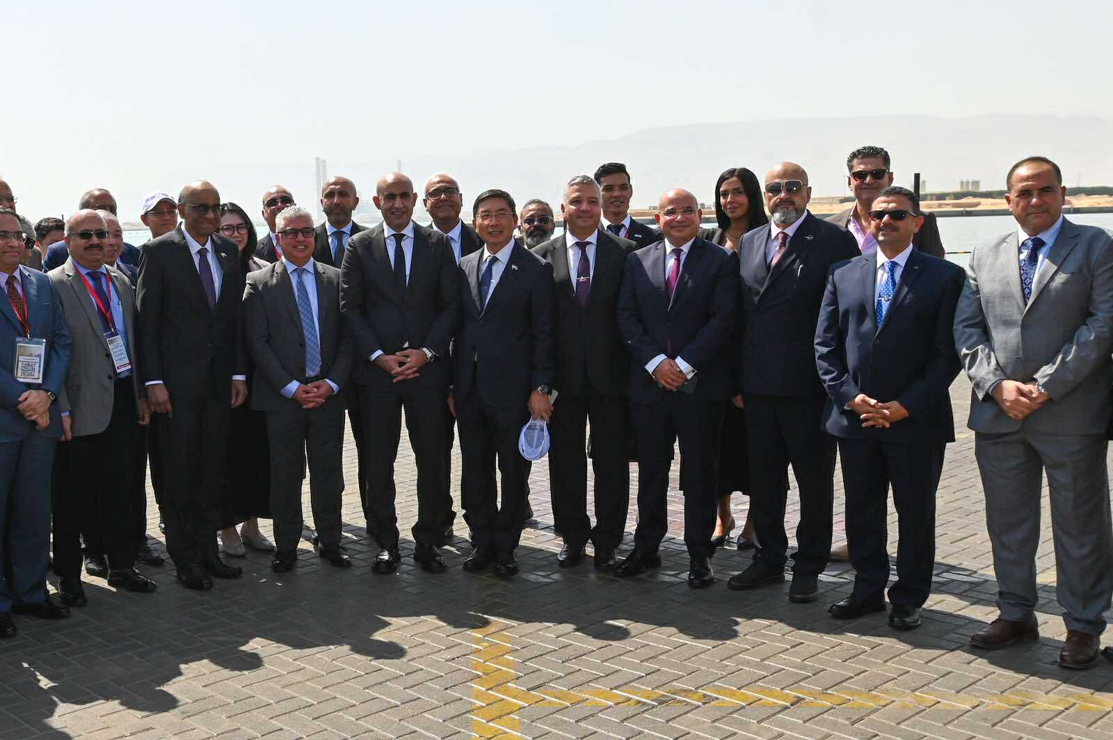 دي بي ورلد تستقبل رئيس سنغافورة بميناء السخنة