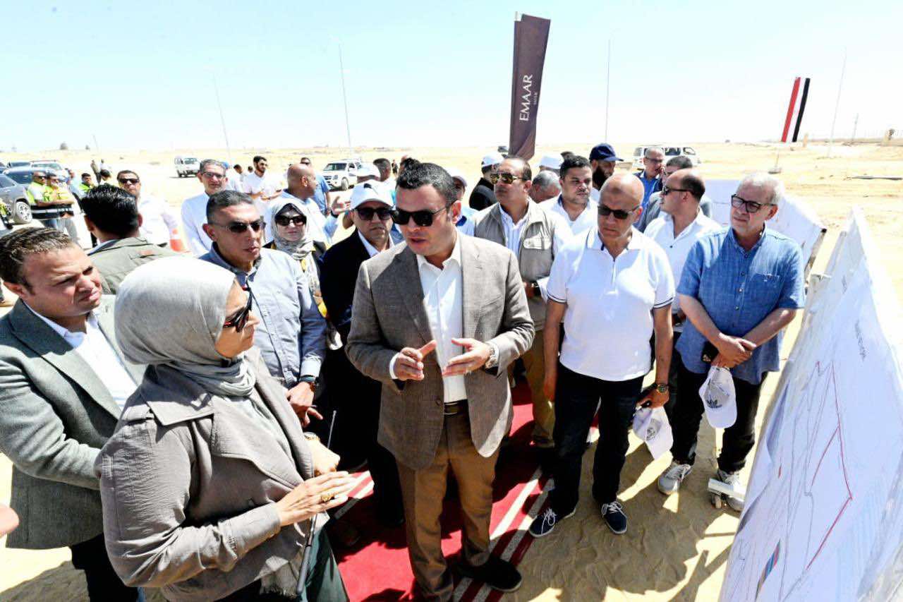 وزير الإسكان يتفقد مشروعات شبكات الطرق والمرافق بتوسعات مدينة الشيخ زايد