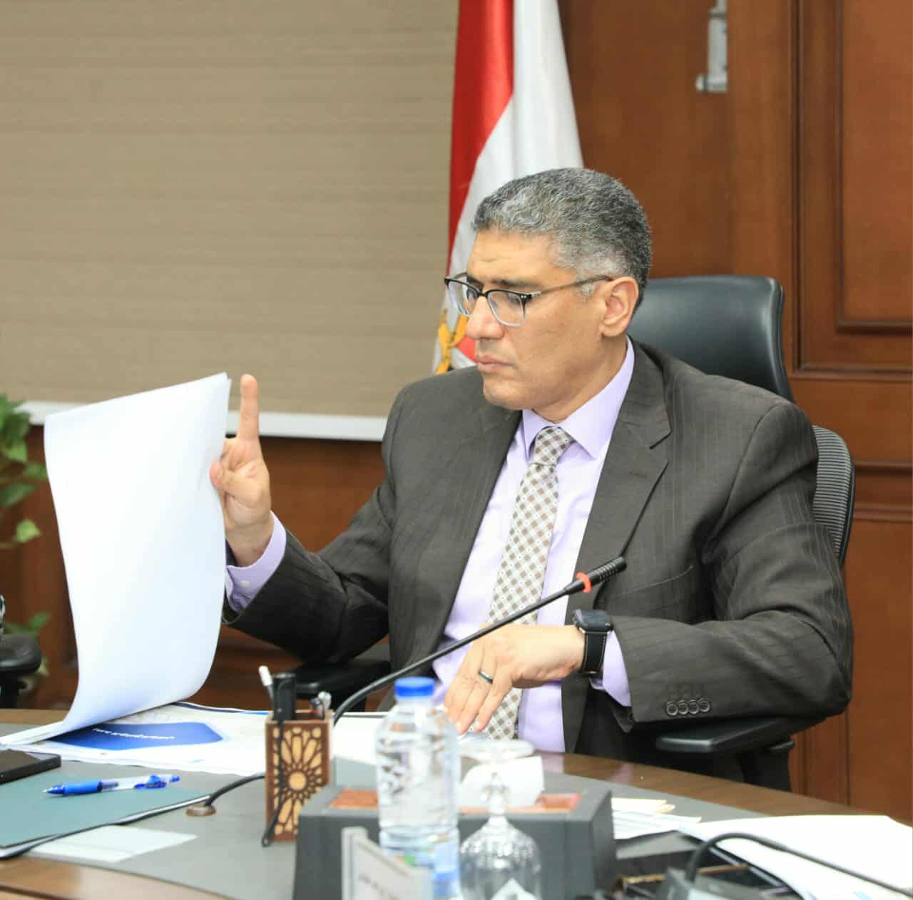 محافظ الجيزة يبحث المخططات العامة لتطوير عزبة الصفيح والمدخل الجنوبي للمنيب