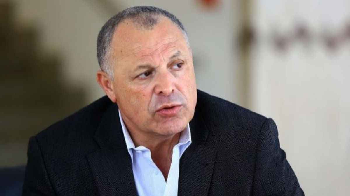 وعكة صحية تبعد أبوريدة عن بعثة الفراعنة ببوركينا فاسو