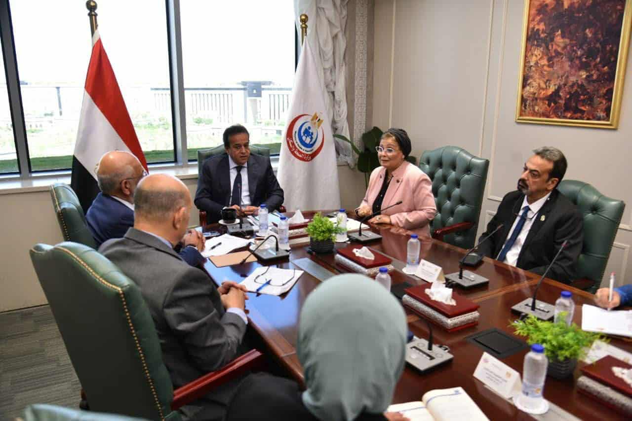 وزير الصحة يستقبل المدير التنفيذي لمصر بمجموعة البنك الدولي