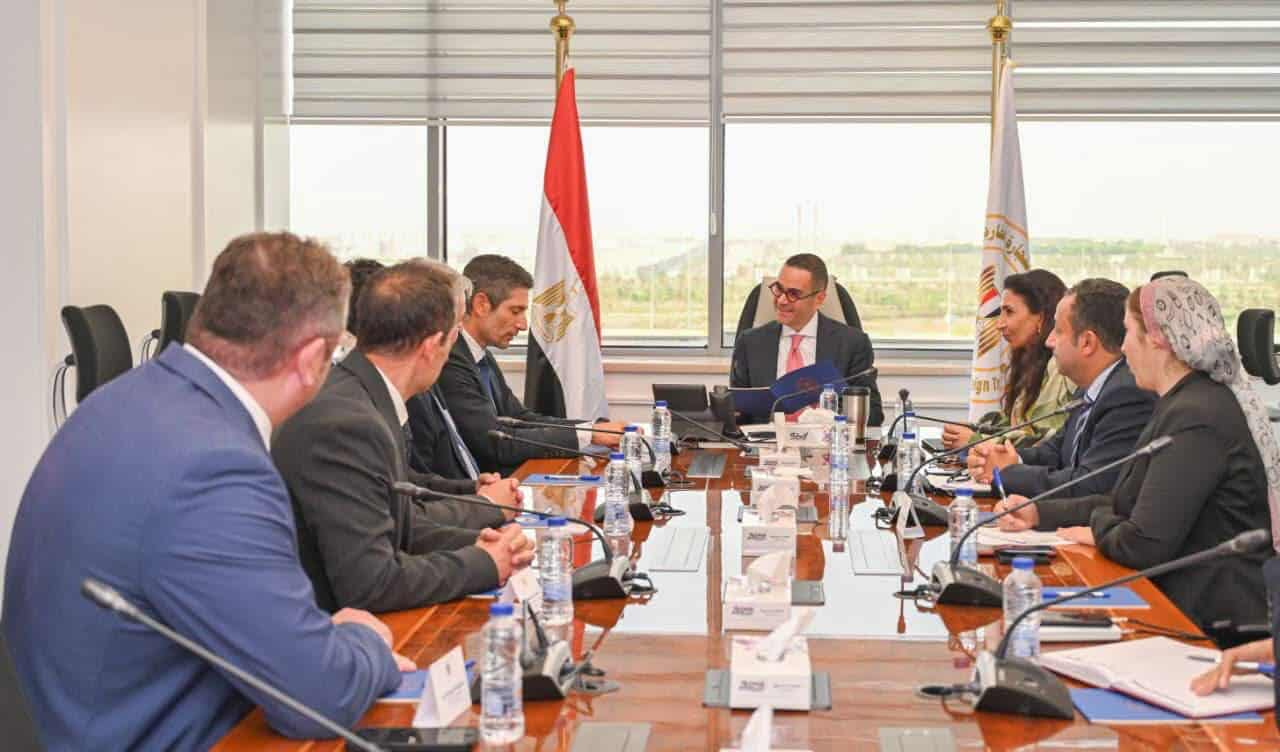 الخطيب يبحث مع “أنتي بليوشن إيجيبت” خطط استثمار بـ150 مليون دولار في مجال حماية البيئة