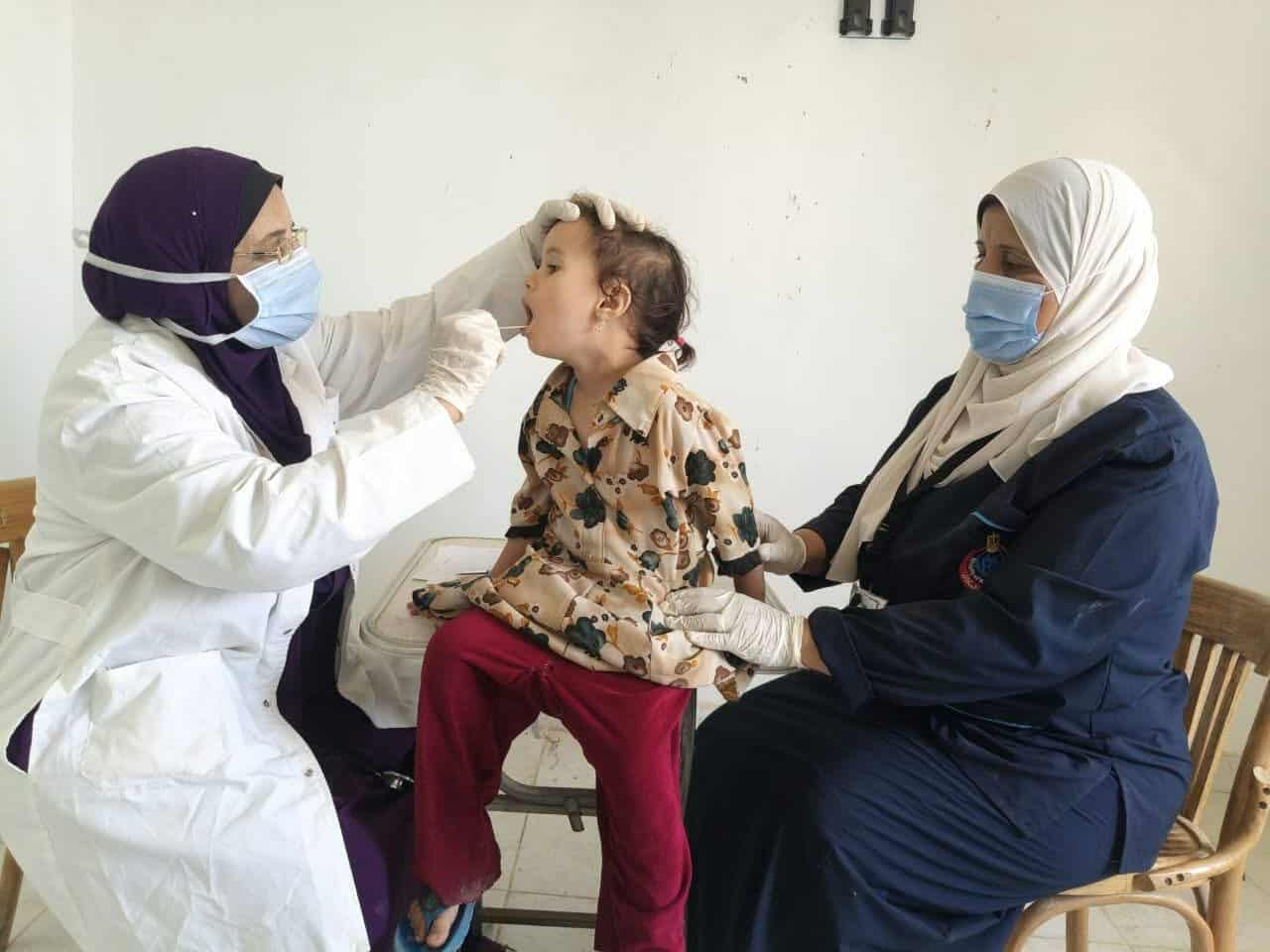 قافلة “حياة كريمة” تقدم خدماتها الطبية المجانية لـ١١٨٢ مواطنًا بقرية العور بسمالوط