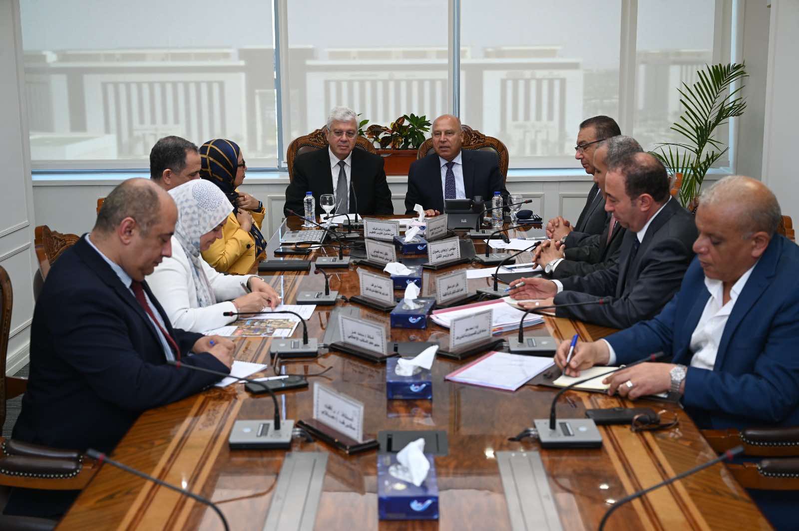 وزير الصناعة والنقل يبحث مع وزير التعليم العالي إنشاء جامعة النقل المصرية