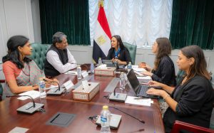 وزيرة التضامن تبحث مع السفير الهندي تعزيز التعاون في التمكين الاقتصادي والحرف اليدوية