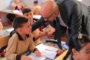 وزير التعليم يجري جولة مفاجئة بعدد من مدارس الغربية لمتابعة انتظام الدراسة وتسليم الكتب