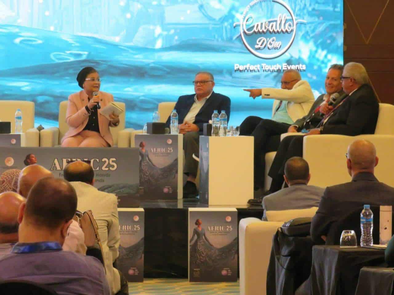 الصحة: جلسة نقاشية لتعزيز الولادة الطبيعية ودمج أدوار القابلة ومقدمة الدعم النفسي (الدولا)