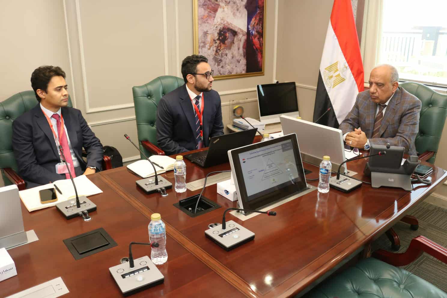 وزير الكهرباء يبحث مع سانجرو “SUNGROW”الصينية التعاون في المجالات المختلفة