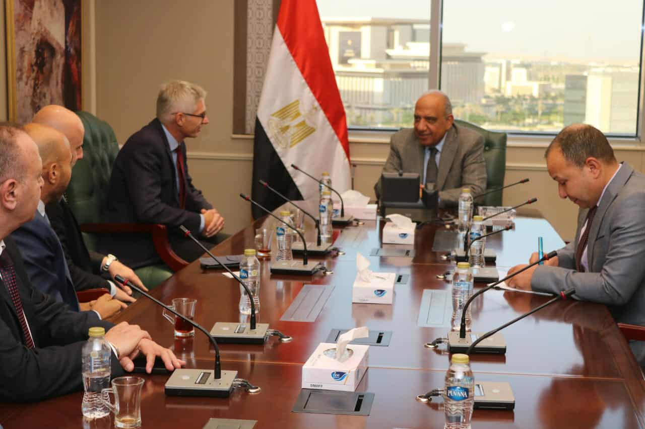 وزير الكهرباء يبحث مع شركة “ABB” السويدية التعاون في مختلف المجالات