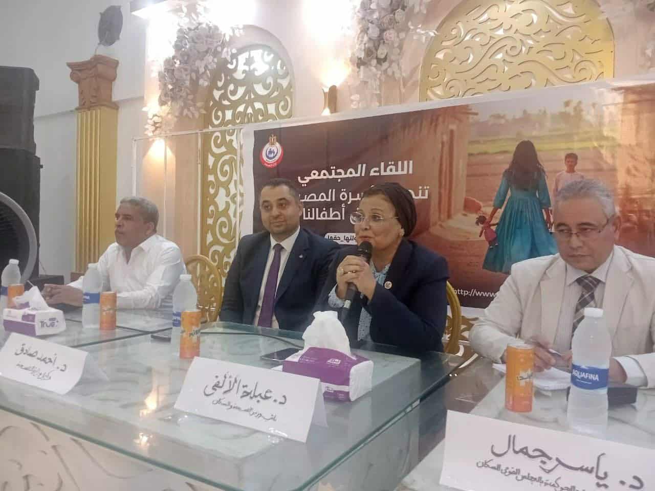 جولة تفقدية لـ”نائب وزير الصحة” بوحدة طب الأسرة ومركز تنمية الأسرة بقنا