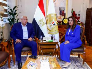 وزيرة التنمية المحلية تبحث مع محافظ الوادي الجديد المشروعات التنموية والخدمية