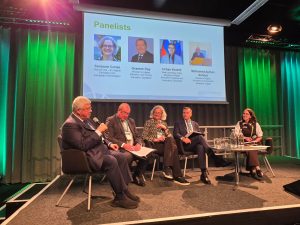 أيمن عاشور يشارك في مؤتمر ومعرض التعليم الدولي بالسويد