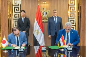 وزير الإنتاج الحربي يشهد توقيع مذكرة تفاهم مع شركة ميزوها اليابانية لتصنيع محطات توليد المياه من الهواء