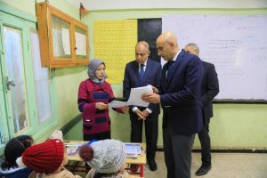 محافظ المنيا يشدد على جاهزية المدارس وتحسين البيئة التعليمية