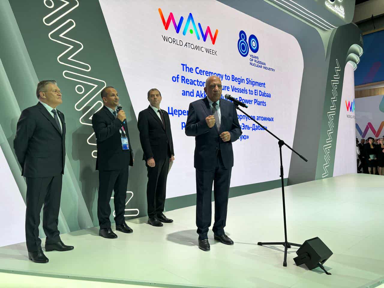 وزير الكهرباء يشهد مراسم نقل وعاء ضغط المفاعل للوحدة النووية الأولى إلى موقع المحطة النووية بالضبعة