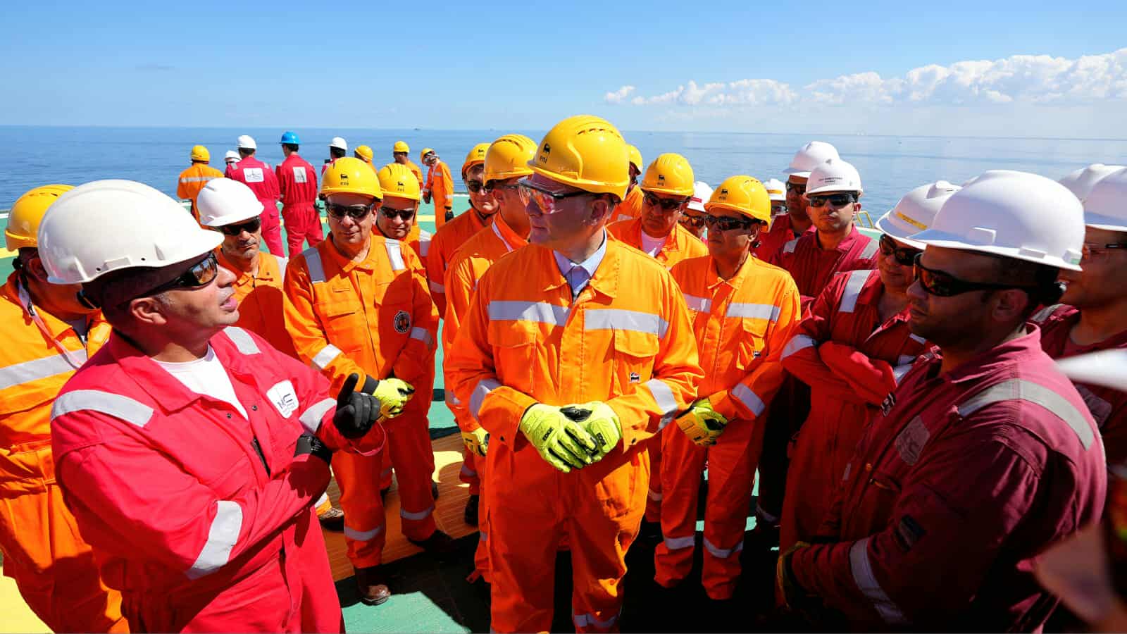 وزير البترول يتفقد الحفار البحري “القاهر-2” استعدادًا لحفر بئر جديدة