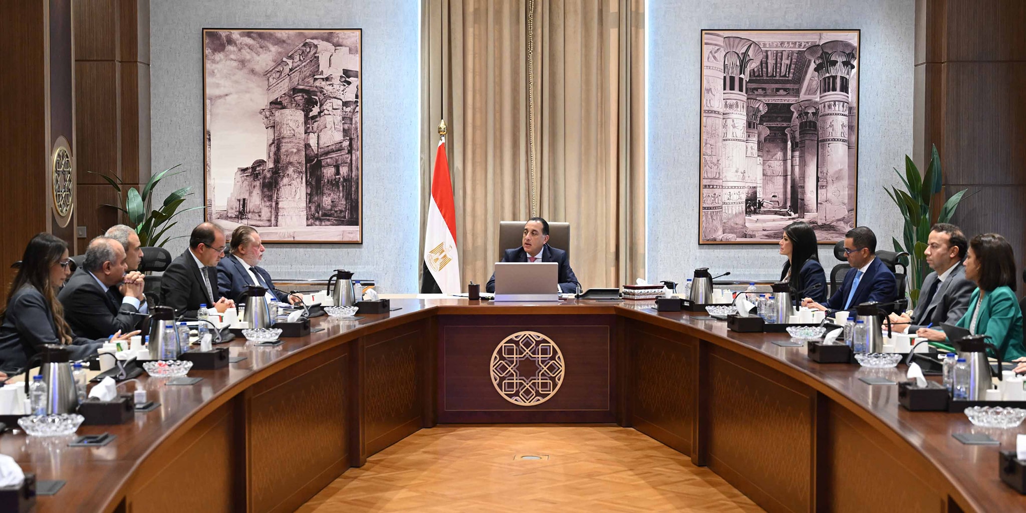 مدبولي يبحث جهود لجنة إدارة الدين الخارجي وتنظيم الاقتراض